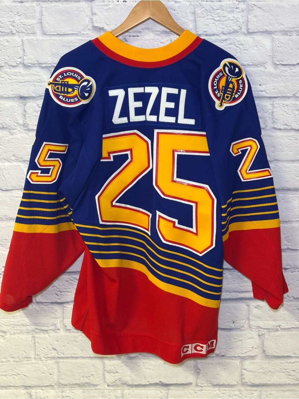 Vintage CCM St. Louis Blues Jersey #25 Peter Zezel RARE Mens Size 44 Hockey